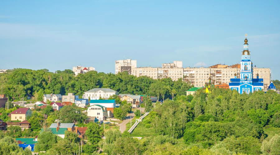 Nuestros servicios de alquiler de coches ofrecen una diversa selección de vehículos en Uliánovsk.